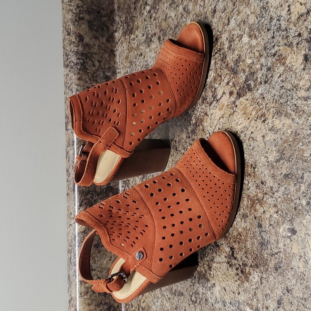 Marc Fisher Suede Leather Peep Toe Chunky Heel Sandals Size 8.5